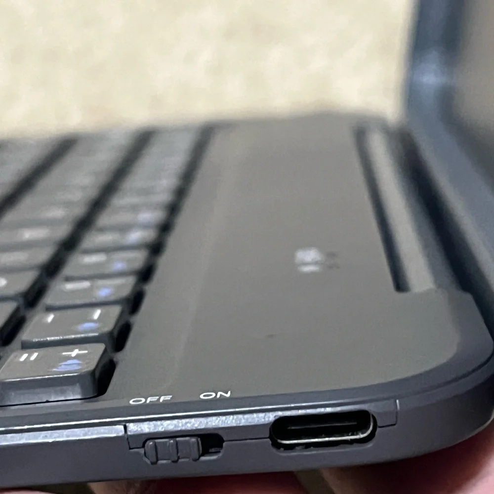 Bluetooth Keyboard Case for Tablets - Black